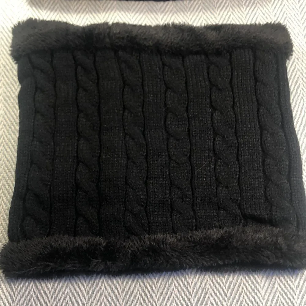 BLACK WINTER faux fur lined winter hat and gaiter Excellent Used Condition